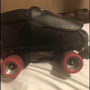 I’m selling Vnla skates for a low price.